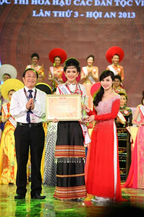 Hình ảnh đêm chung kết Hoa hậu Dân tộc 2013  - ảnh 7